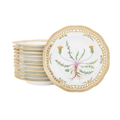 Lot 409 - Set of Twelve Royal Copenhagen Flora Danica...