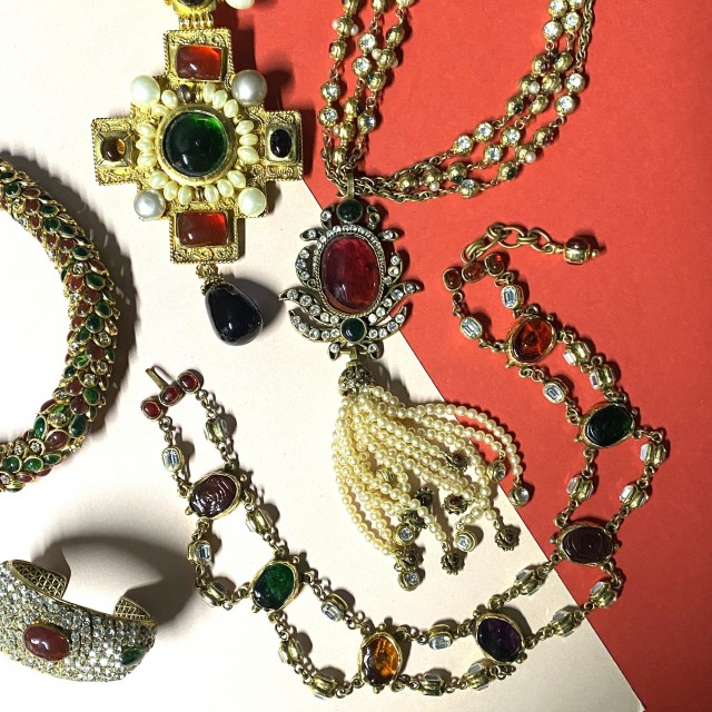 butiksindehaveren komme ud for Sanders Costume Jewelry: Chanel & Gripoix